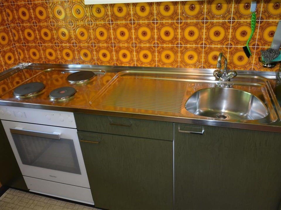 Cabinetry, Property, Countertop, Tap, Plumbing Fixture, Sink, Kitchen, Wood, Interior Design, Flooring