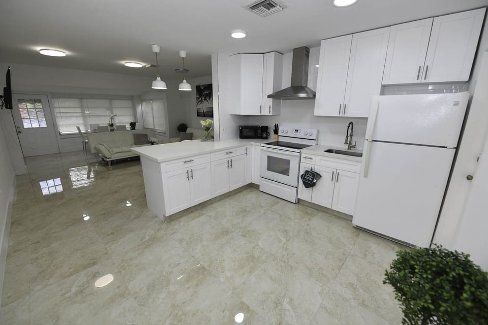 Fully equipped kitchen with all the necessities that will make you feel at home.