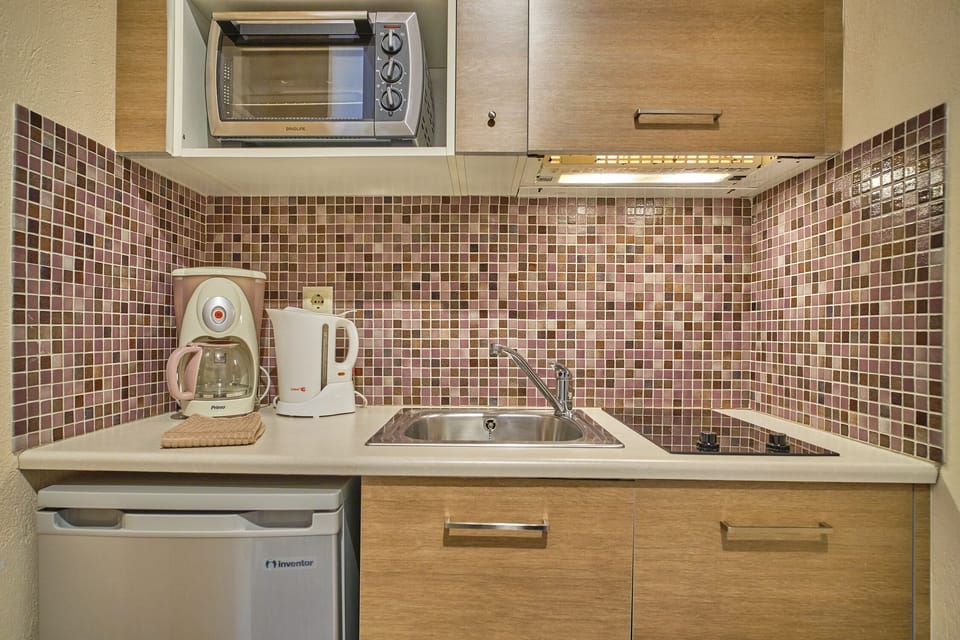 Chrismos Luxury Studios 8A Apraos Corfu-Kitchen