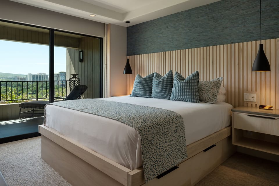 Principal bedroom with lanai walkout