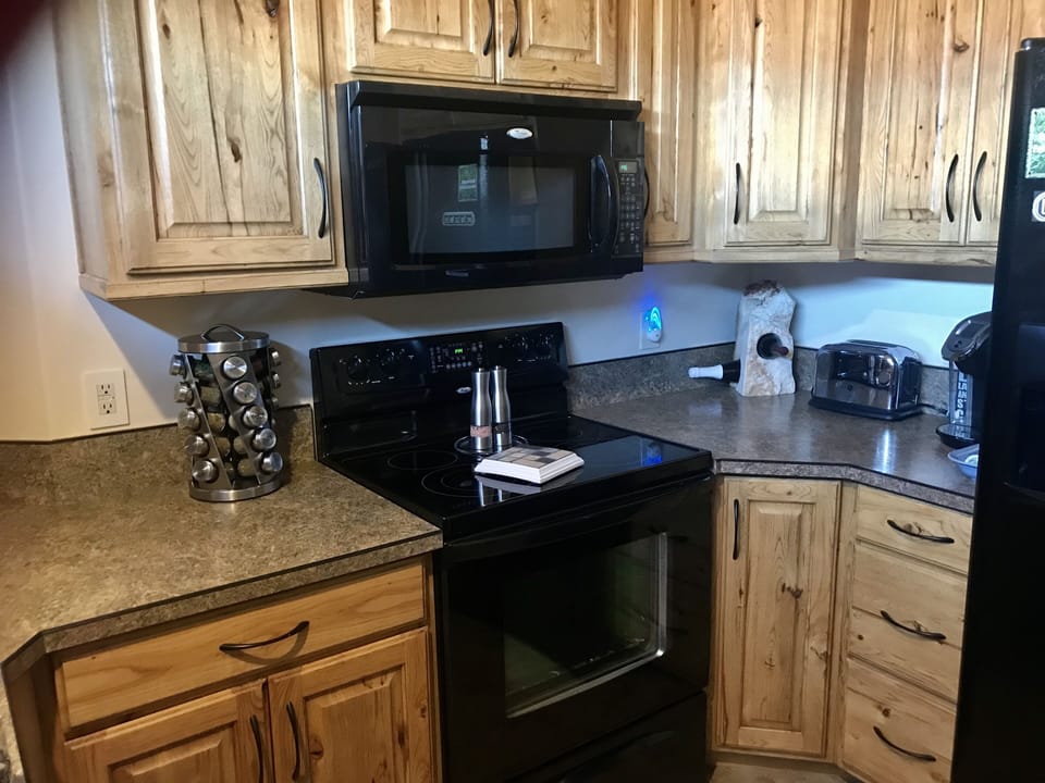  Electric stove and Microwave 