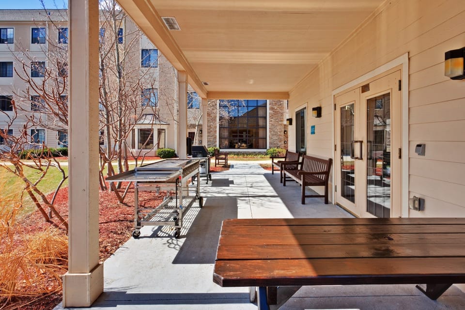 Enjoy a relaxing outdoor space with benches and grilling stations, perfect for social gatherings.