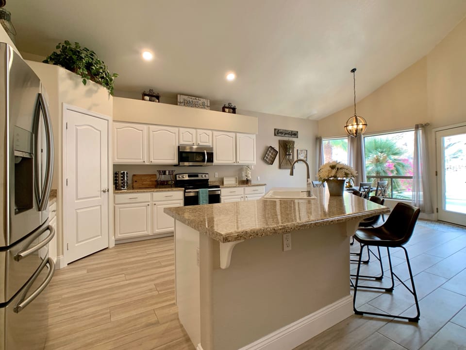 Brand New Remodeled Kitchen !