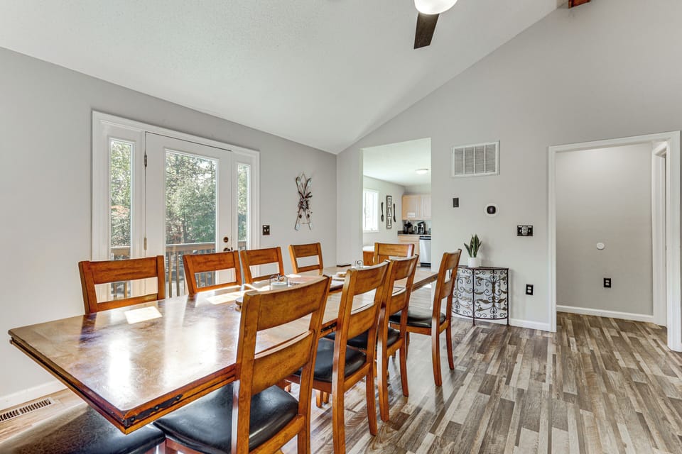 Dining Space | Dishware/Flatware | Free WiFi