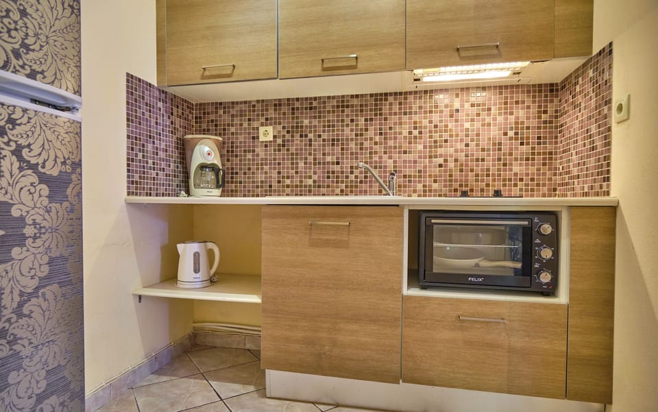 Chrismos Luxury Suites 6A Apraos Corfu- kitchen