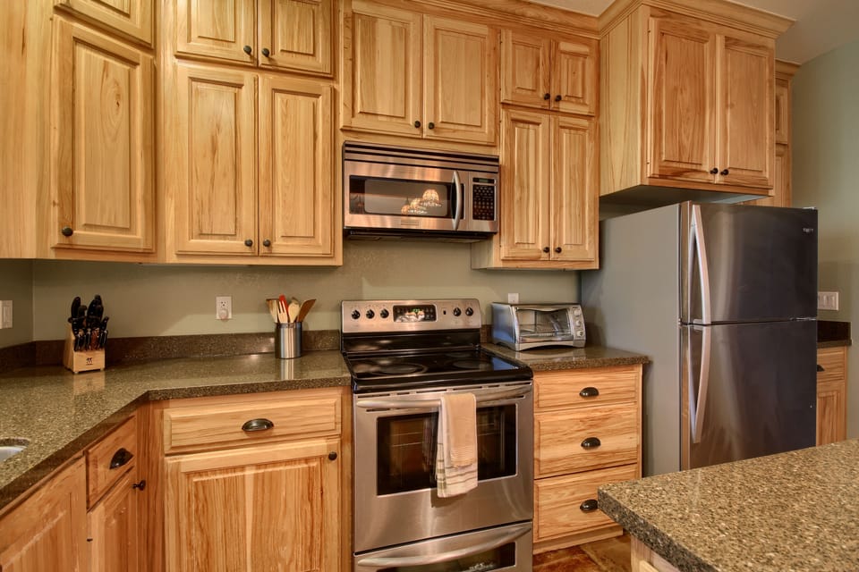 Enjoy granite counter tops, stainless steel appliances, electric range, fridge with ice maker, dishwasher, plenty of pots and pans, and much more!