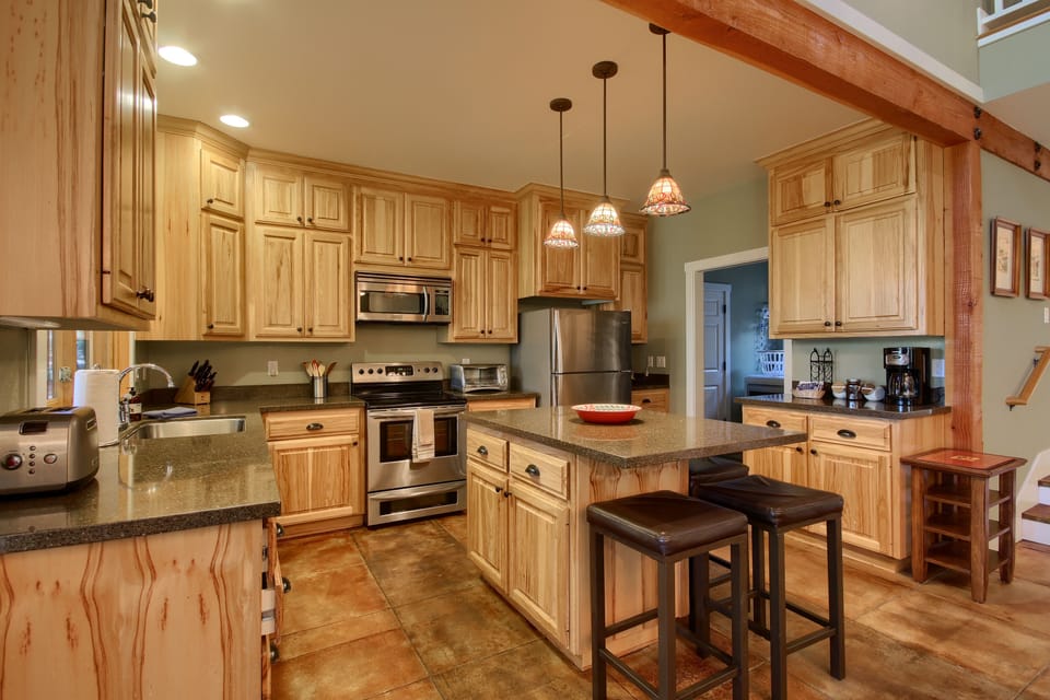 Fully stocked kitchen, preparing family meals is a breeze!