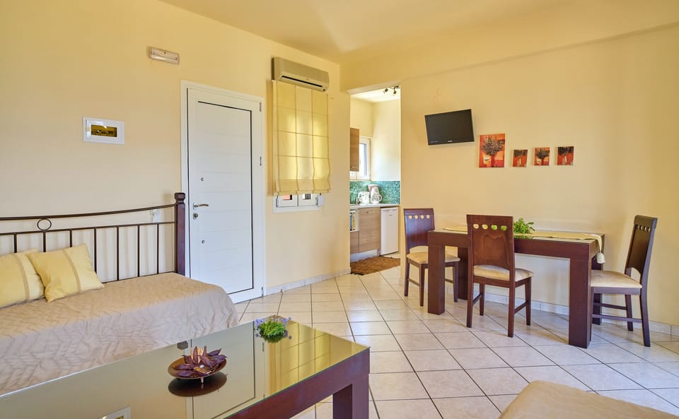 Chrismos Luxury Suites 16B Apraos Corfu-Interior