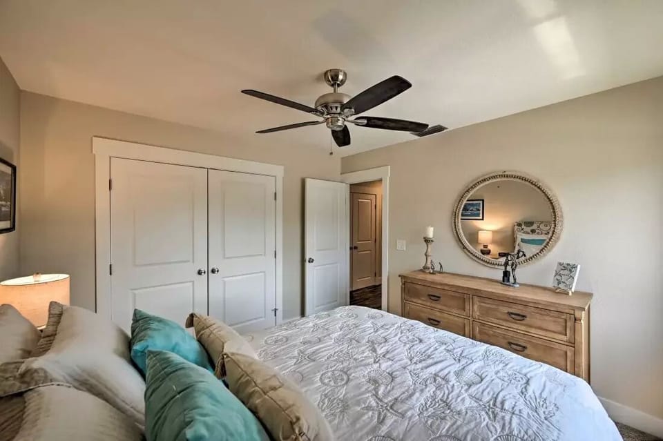 Guest Bedroom with Queen Bed