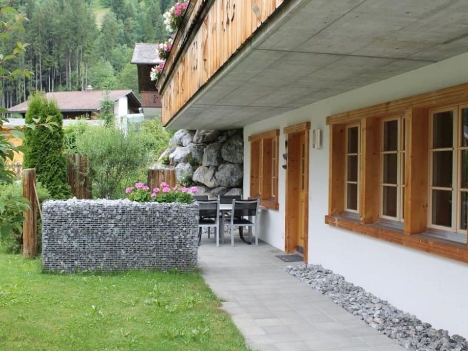 Plant, Building, Property, Window, Tree, Flowerpot, Residential Area, Wood, Real Estate, Cottage