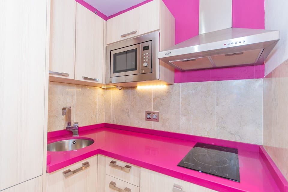 Enjoy the kitchen of this apartment in the center of Malaga
