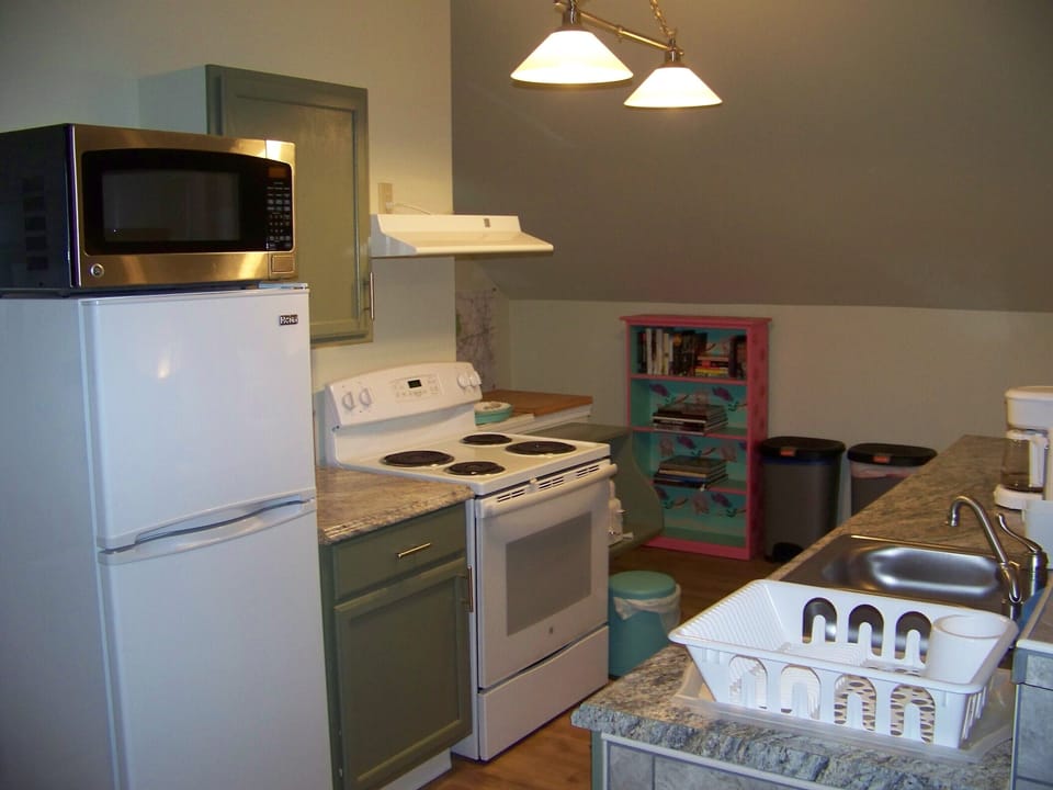 Full-service kitchen for that cup of coffee or gourmet meal.