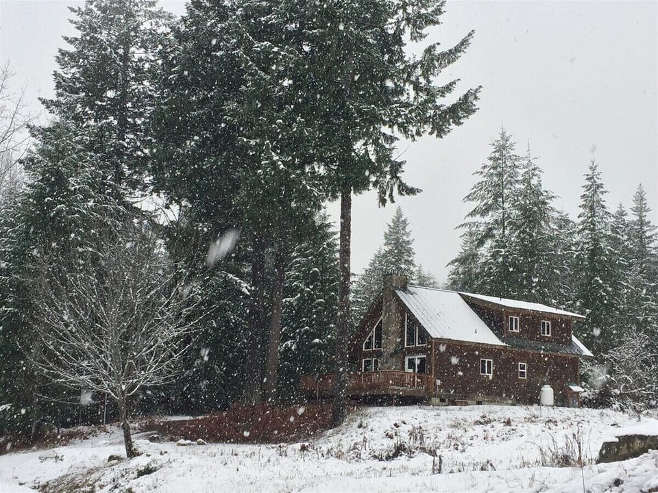 River Rock Mountain Cabin, WiFi, AC, BBQ