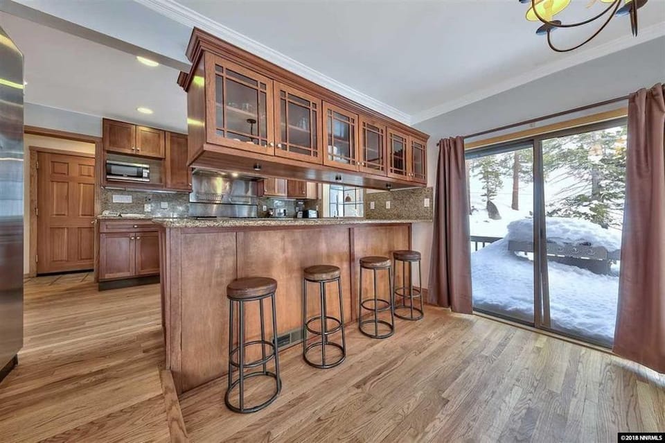 Bar with seating for 4 adults