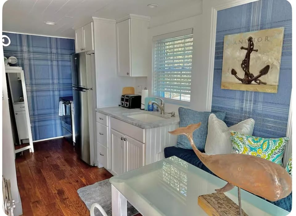 Whales Tail Kitchenette and Dining area