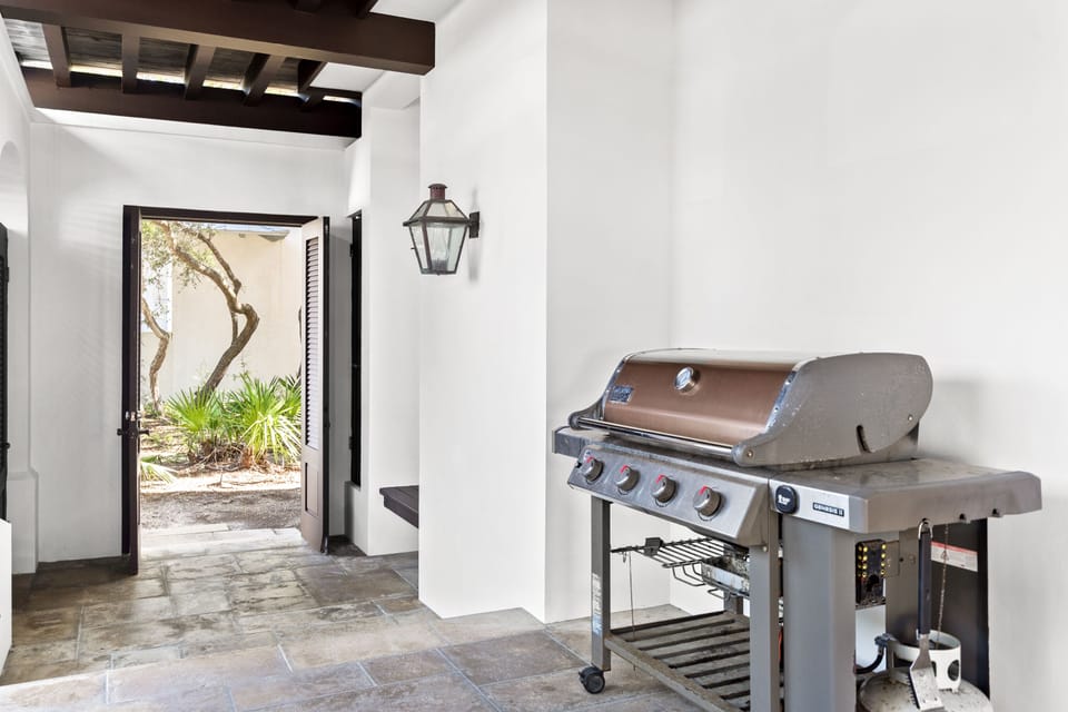 Carmel Cottage - SOUTH OF 30A, FREE GYM/TENNIS, ELEVATOR, BEAUTIFUL OUTDOOR AREA House in Rosemary Beach