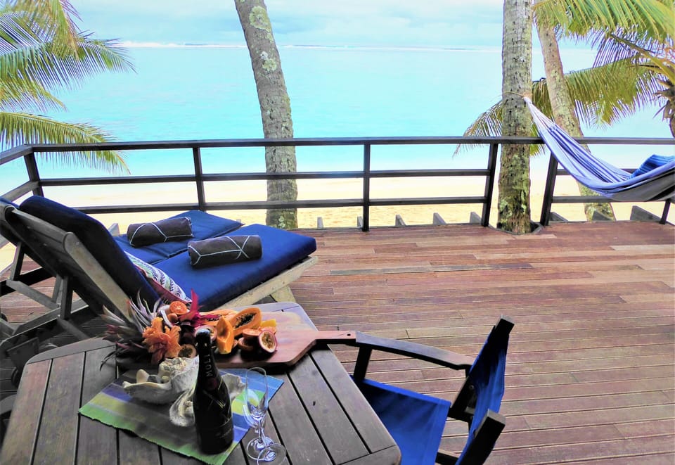 Vaka Tai, a elevated batch style property hanging right over the beach