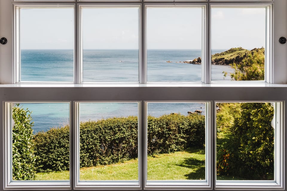 Prospect House, Coverack. Ground floor: Sitting room with gorgeous sea views