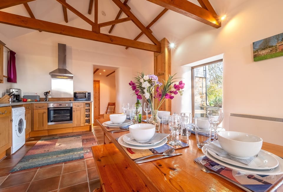 Church Close Cottage, Cusgarne. Ground floor: Dining area with table and seating for six