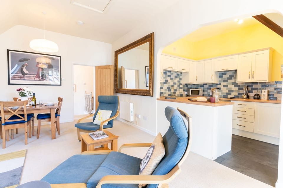 3 The Old School House, First Floor: Complete with a well equipped kitchen