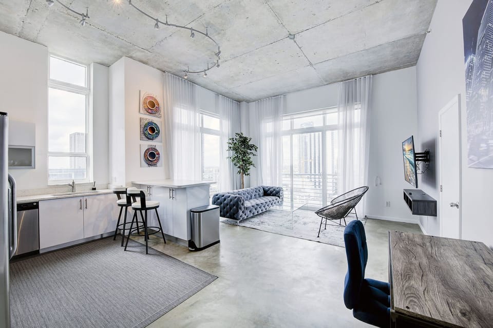 Spacious living room, freshly remodeled, new furniture 