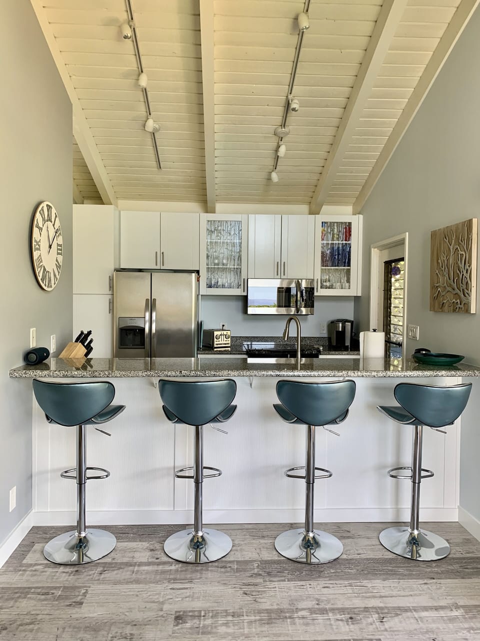 Comfy bar stools to chat with the cook