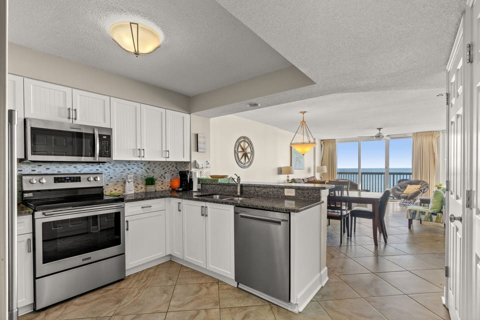 All modern appliances to make meal preparation a breeze.