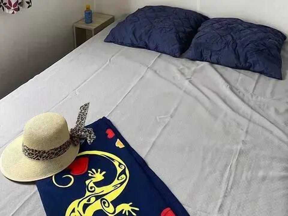 Camping Le Sous Bois *** - Mobilhome for 4 people Campground/ 
RV Resort in Provence-Alpes-Côte d'Azur