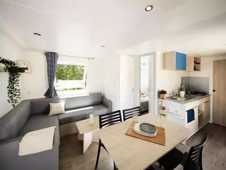 Camping Maïana Resort **** - Mobilhome for 6 People Campground/ 
RV Resort in La Grande-Motte