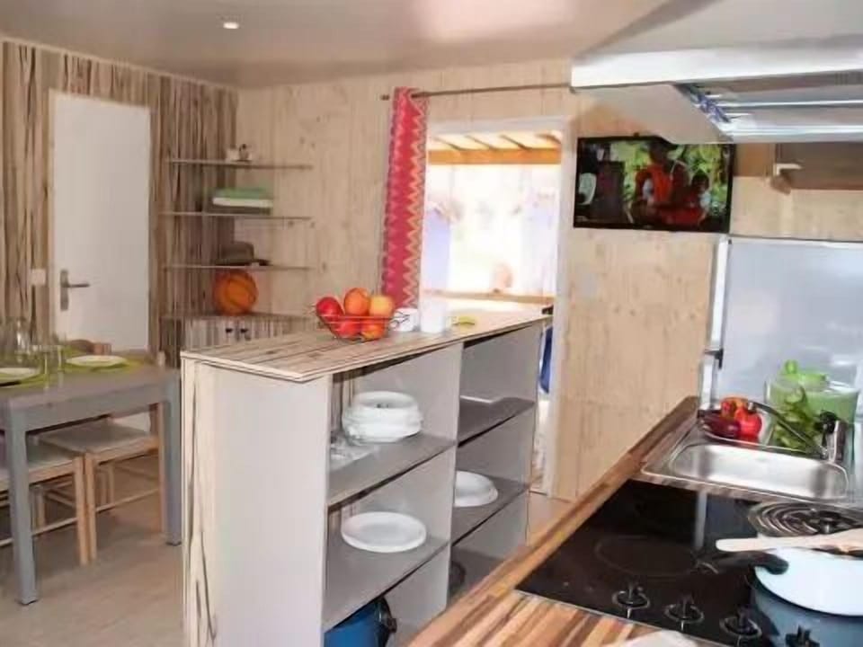 Montana Parc - Oasis Village - Heart of Estérel ***** - Bungalow for 8 people Campground/ 
RV Resort in Roquebrune-sur-Argens