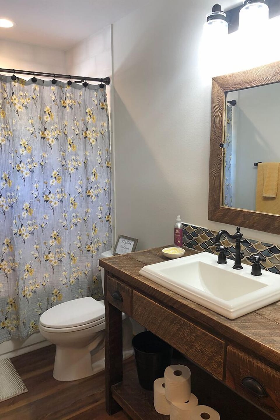 Upstairs Full Bathroom