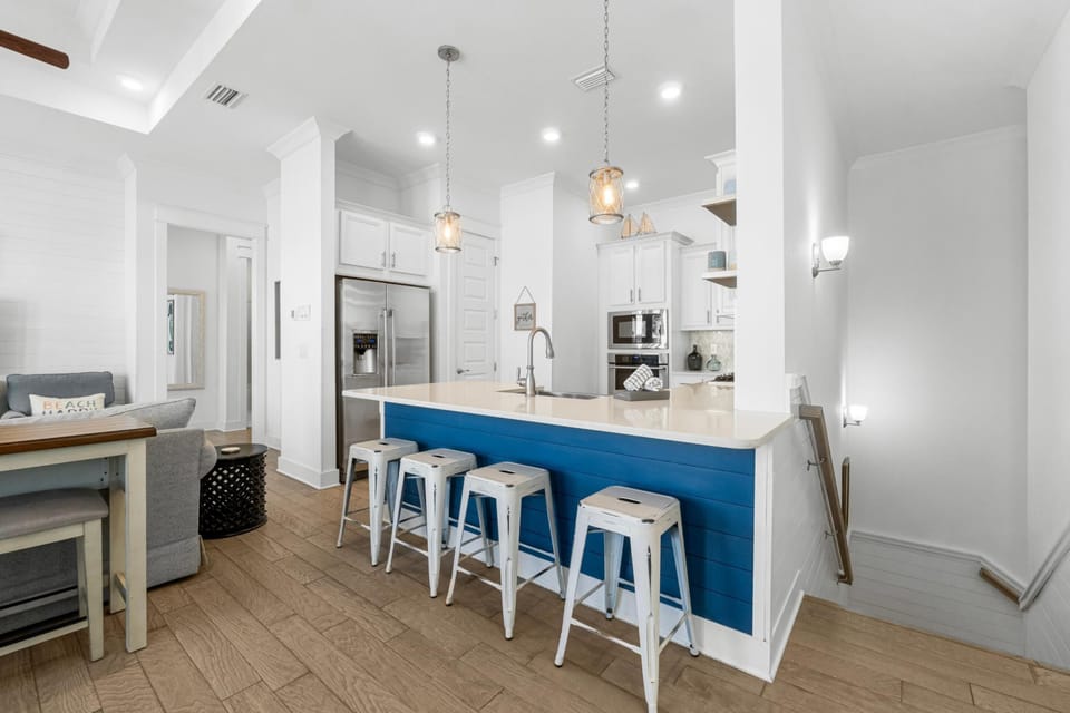 Kitchen with Breakfast Bar