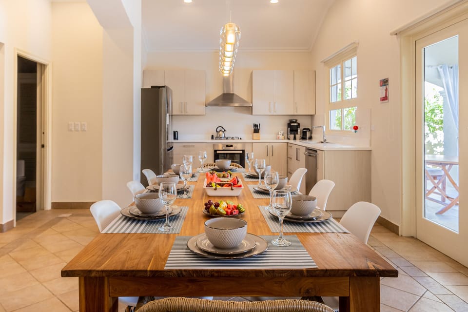 Refined Dining Area of the Villa in Aruba - 8 Persons Dining - Artfully arranged table settings for a touch of elegance - Bright And Airy