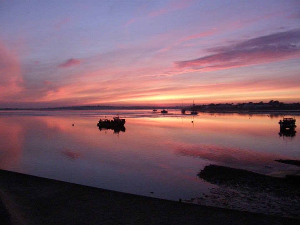 A sunset across Christchurch Bay - Catch it on crabbers quay with a glass of wine
