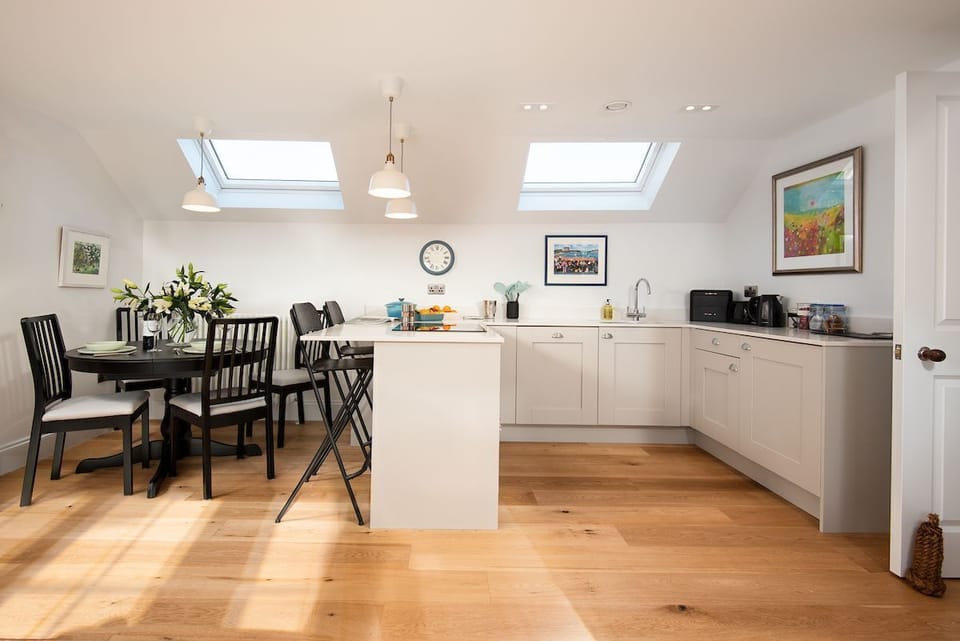 Little Archer - kitchen and dining area