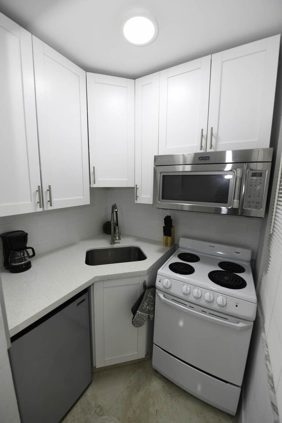 and fully equipped kitchen.