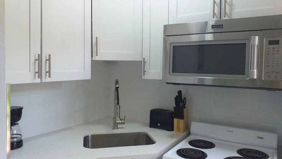 and fully equipped kitchen.