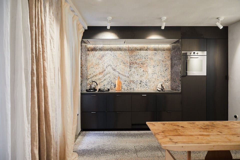Behind the kitchen you'll find a WC and laundry.