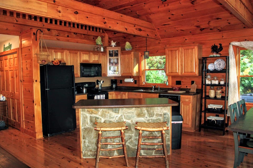 Full Eat In Kitchen with Island