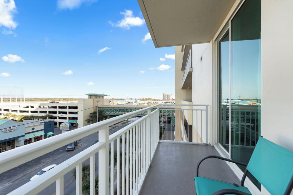 Wraparound Gulf Balcony with Sunset Views
