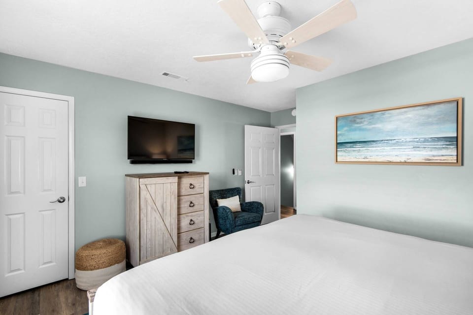 Guest King Suite with Walk-in Shower and T.V.