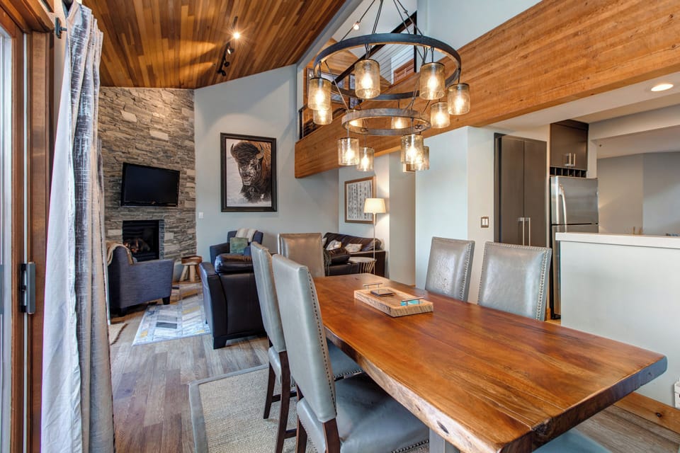 Dining Area with Seating for 6