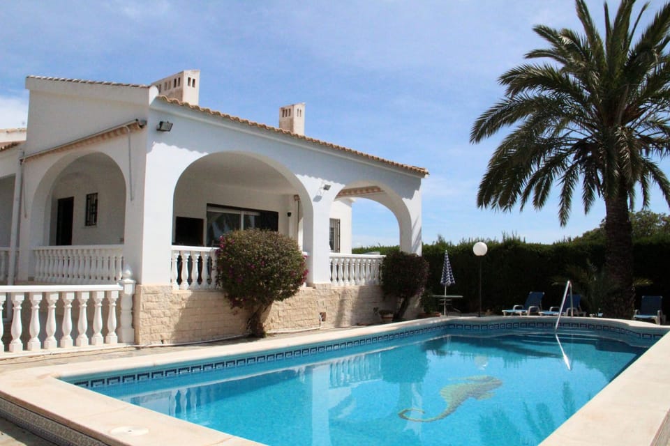 Stunning 4 bed Villa in Villamartin & Private pool
