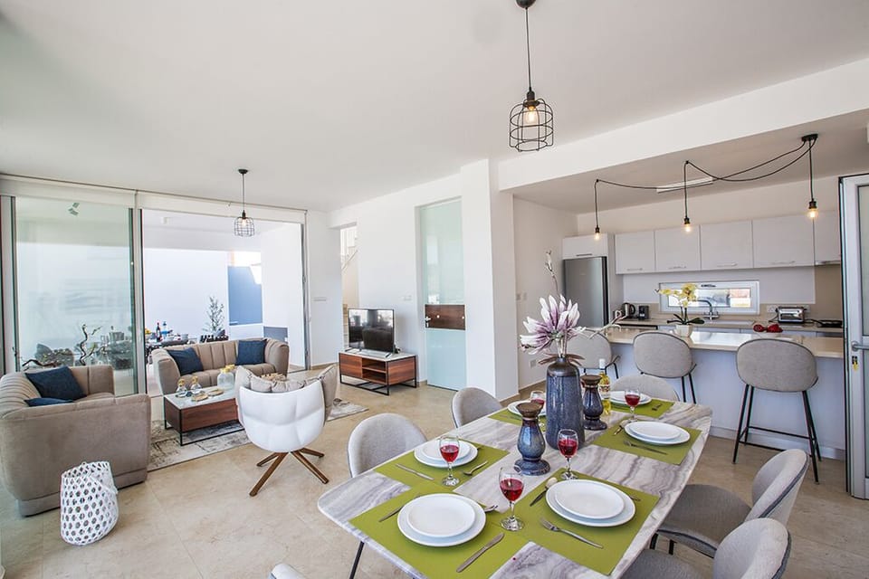 Dining Area with table and chairs to seat 6 persons