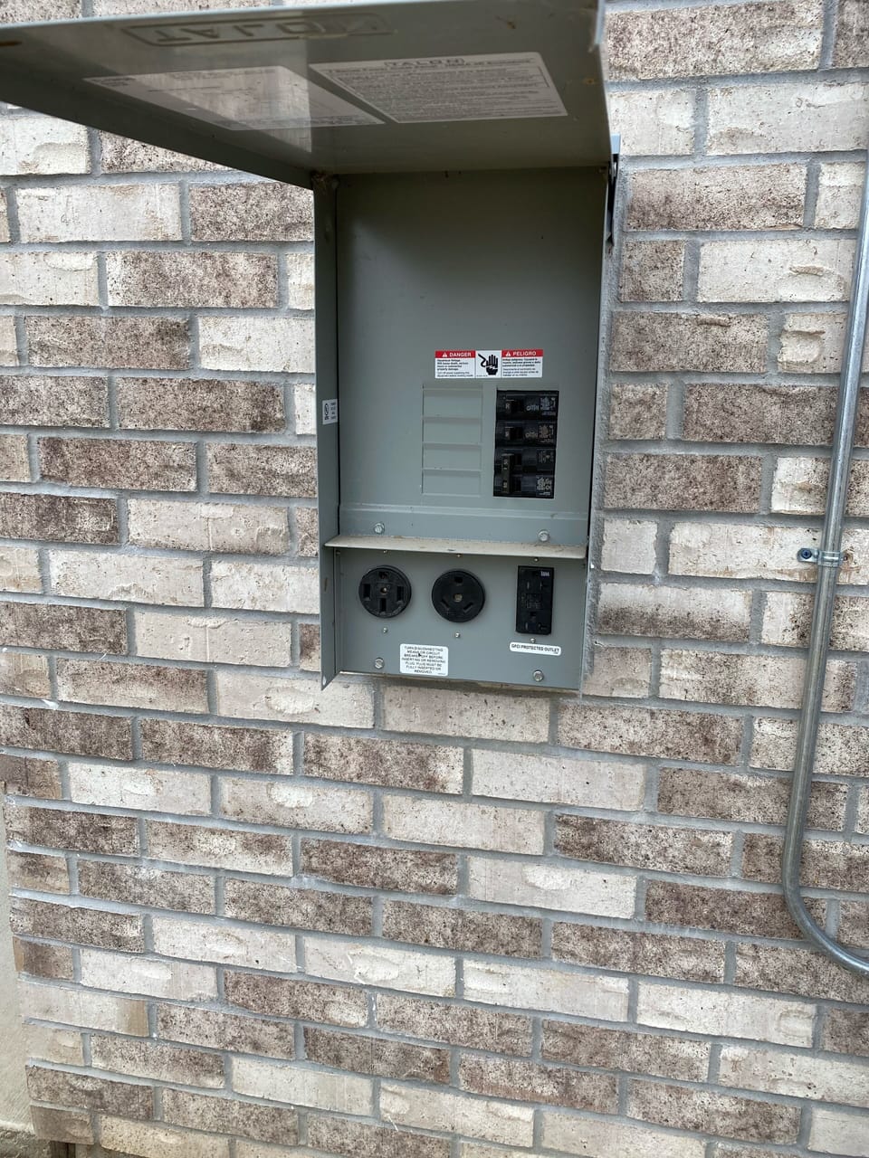 Outdoor and RV electrical hookups to support your traveling needs. 