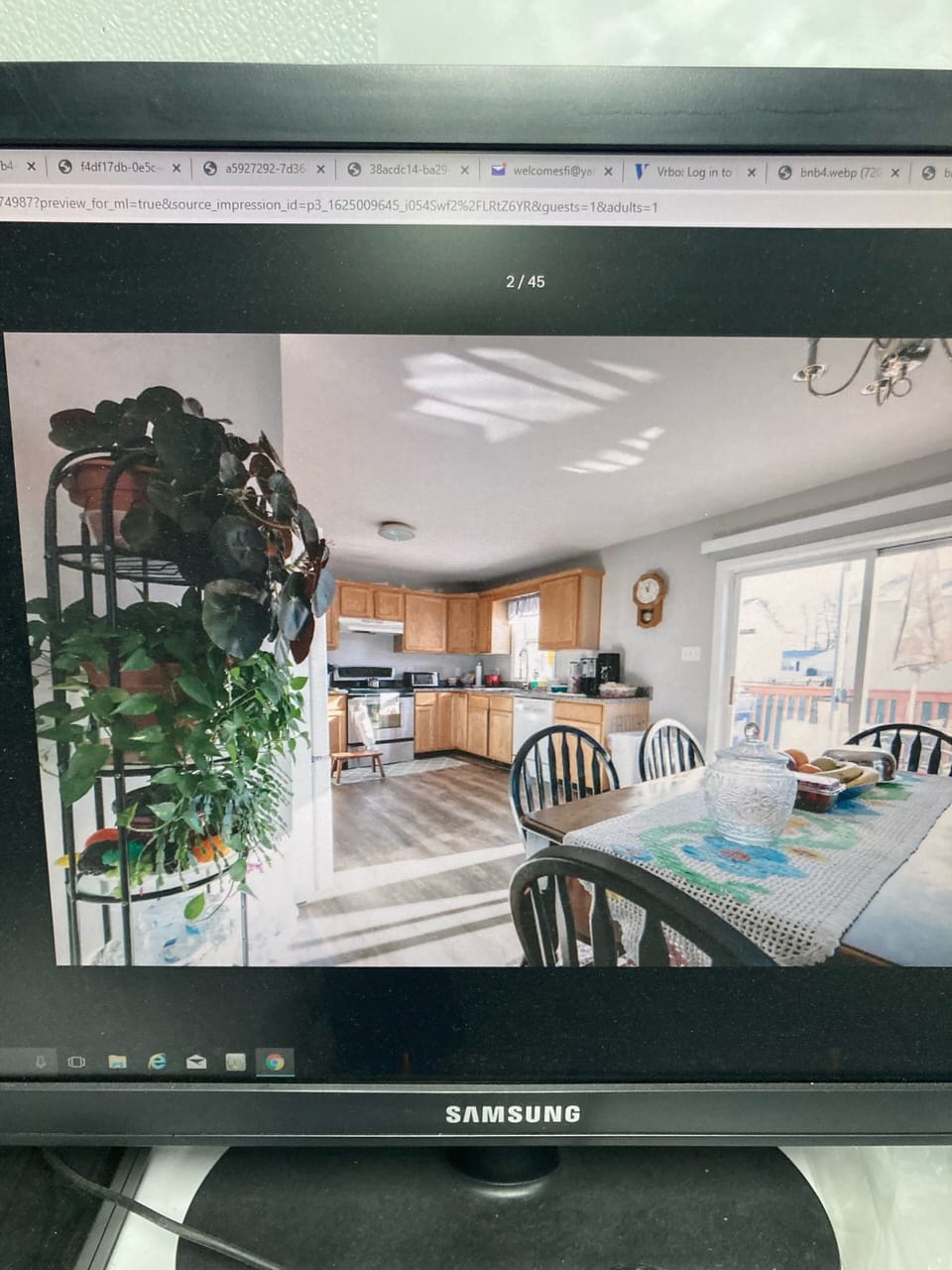 Dinner room with the kitchen in the end