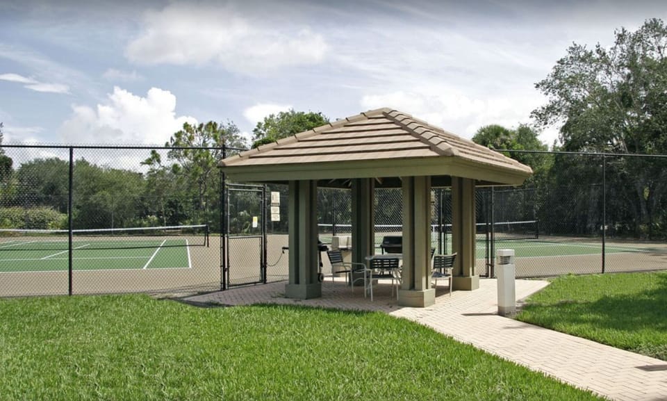 Private tennis courts and grills for Wild Pines neighborhood. 