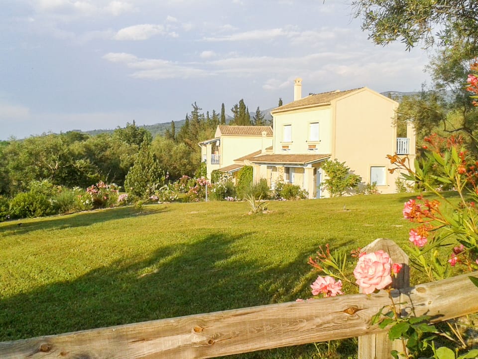 View of the entrance from the garden