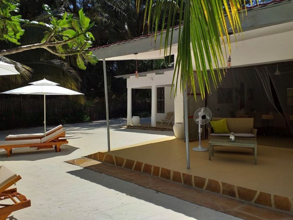 DAHONI ZANZIBAR - front of the villa
