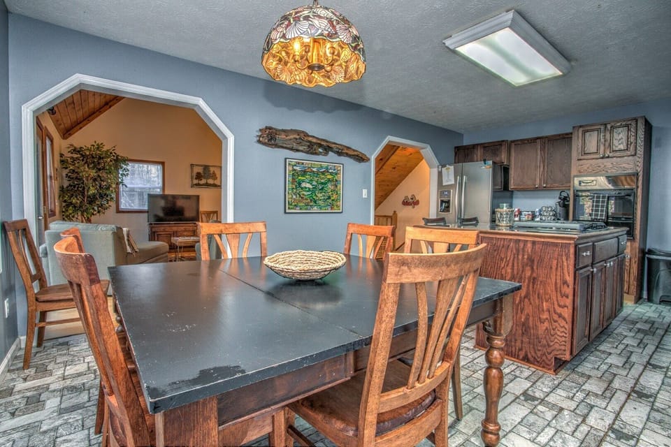 Spacious Eat-In Kitchen